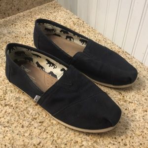 Toms black shoes